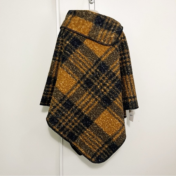 Fadivo New York Plaid Poncho Sweater OS - Picture 3 of 10